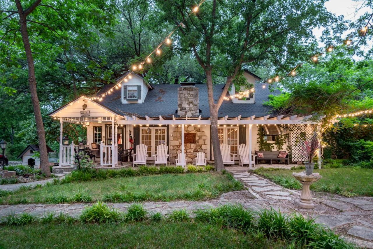 Country Woods Inn Glen Rose Exterior photo