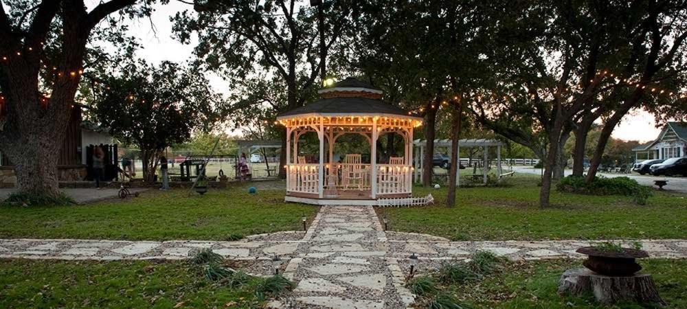 Country Woods Inn Glen Rose Exterior photo