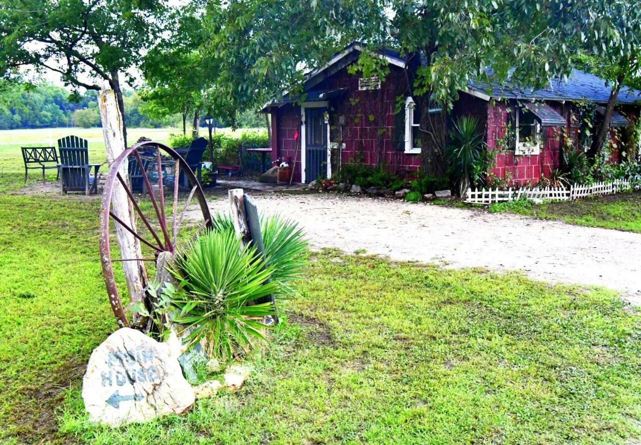 Country Woods Inn Glen Rose Exterior photo